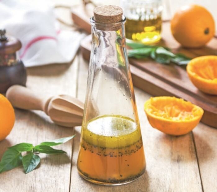 Prepara una vinagreta con miel para tus ensaladas de la semana