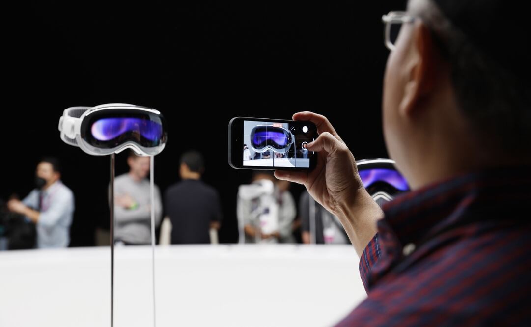 El precio de salida del visor Apple Vision Pro será de 3 mil 499 dólares. Foto: John G. Mabanglo/ EFE