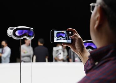 Nuevo visor de Apple decepciona a inversionistas; acción cae 0.76% tras máximo histórico
