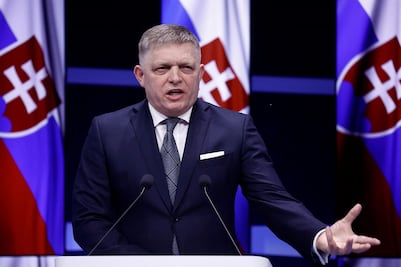 Primer ministro de Eslovaquia inicia el proceso de rehabilitación tras el atentado que sufrió