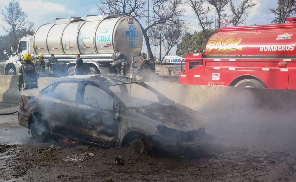 Aspectos de daños por accidente de volcadura que provoca explosión de Pipa de Gas LP en el Puente de la Concordia este 10 de septiembre de 2025. Foto: Luis Camacho/ EL UNIVERSAL