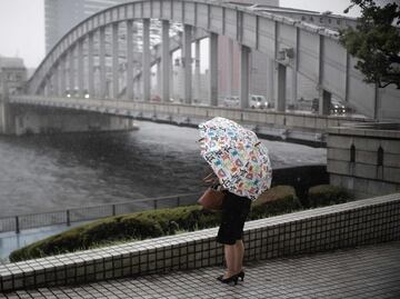 Potente tifón Shanshan toca tierra en Japón y causa 3 muertos