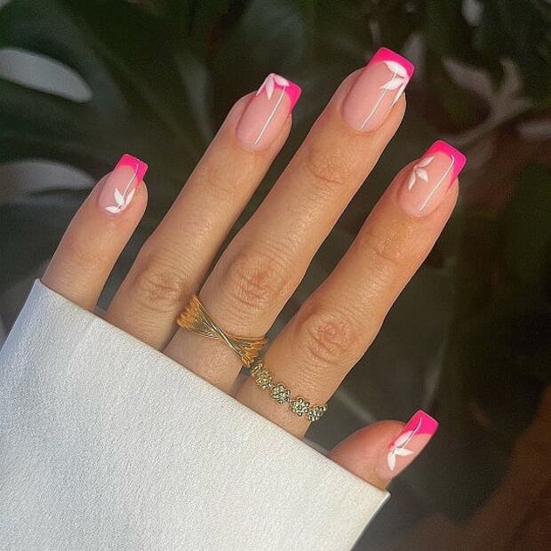 7 diseños de uñas con flores para recibir la primavera