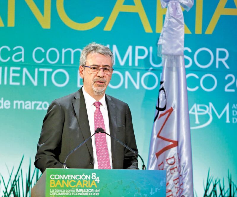 Juan Pablo Graf, presidente de la CNBV, dijo que han realizado casi 7 millones de reestructuras en créditos bancarios por 210 mil mdp. Foto: CORTESÍA