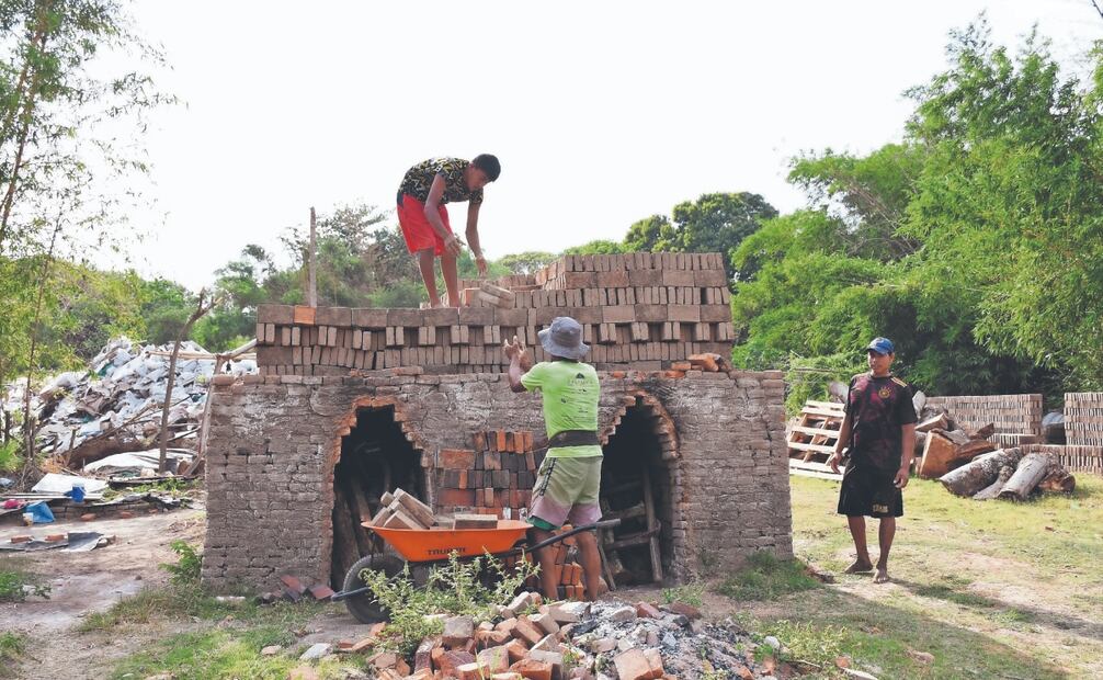 Rodolfo López Hernández es un labrador de ladrillo, oficio que aprendió de sus hermanos mayores luego de que su padre muriera. Fotos: de Patricia Morales