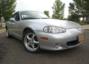 Este Mazda MX-5 alberga un curioso motor V6 bajo el cofre