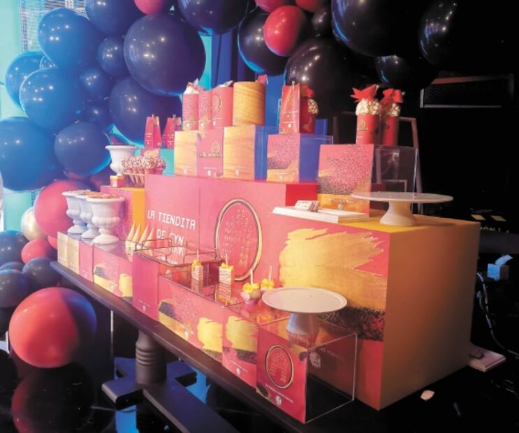 Cynthia Rodríguez y su tiendita en "La Academia"