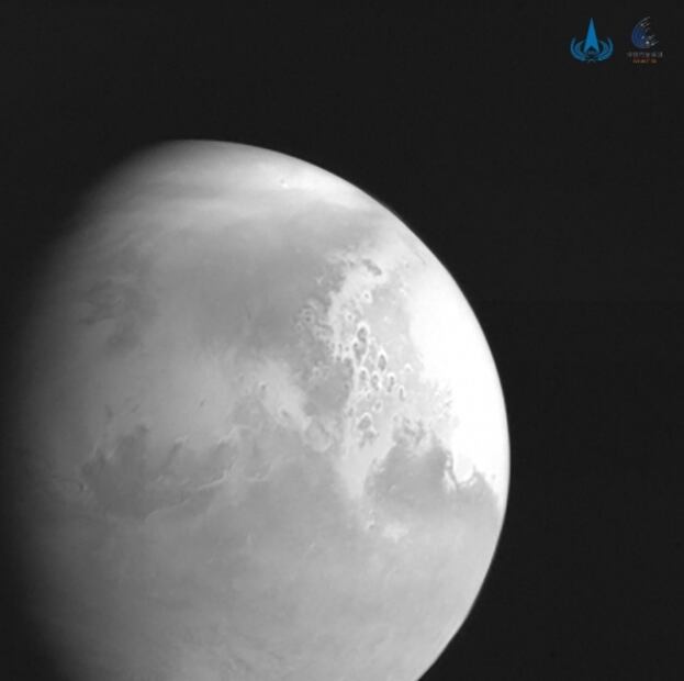 Sonda china a Marte manda su primera fotografía del planeta rojo