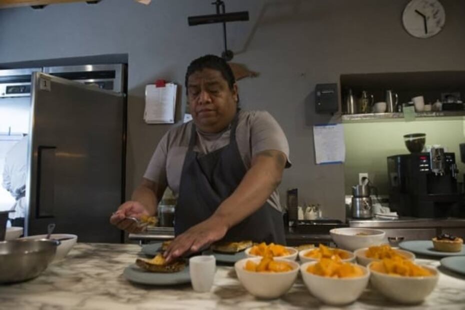 Talento y mucha garra, conoce al chef oaxaqueño que la está rompiendo fuera de su cocina