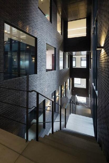 Las puertas de este edificio no son lo que parecen