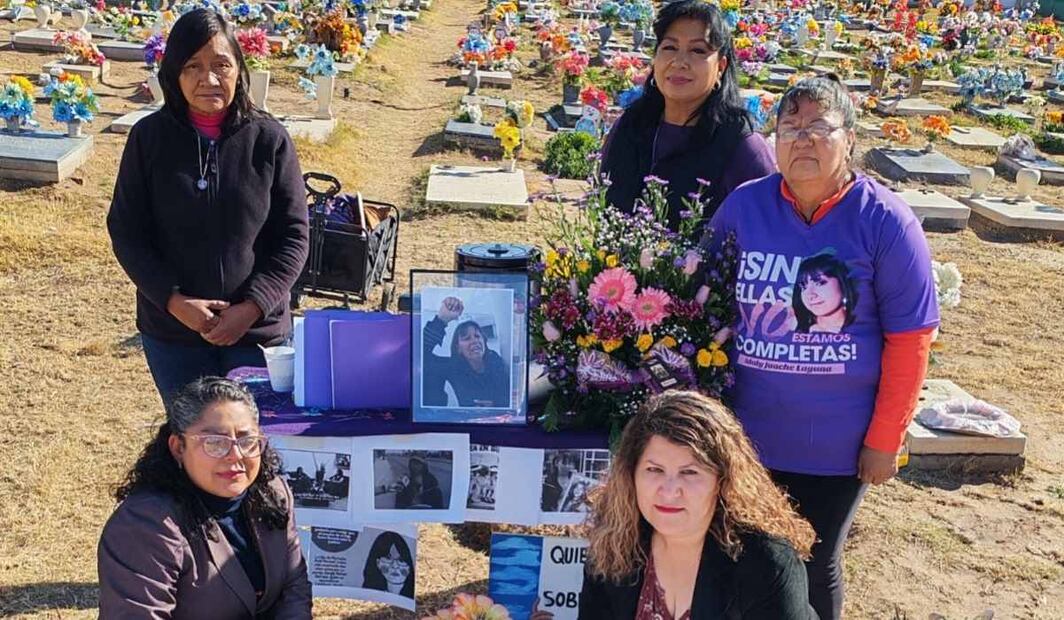Colectivos se reúnen al rededor de la tumba de Maricela Escobedo (16/12/2025). Foto: Especial