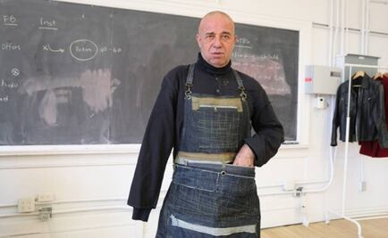 Mario Bellatin se quitó la seriedad y su prótesis