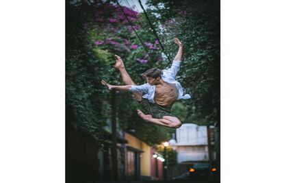 Balletic displays in Mexico City through the lens of Omar Z. Robles