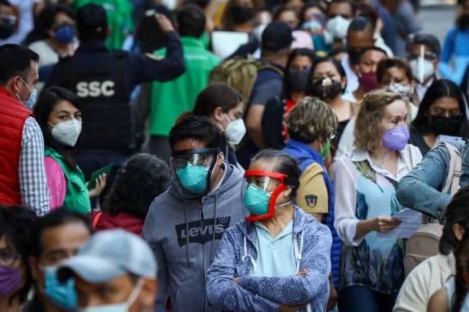  "Desesperados" y cansados de las clases en línea, maestros inician vacunación en CDMX
