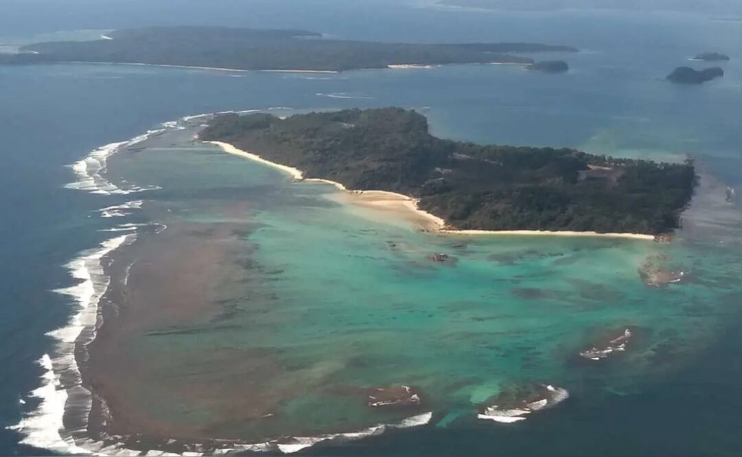 Foto aérea que muestra una de las islas del archipiélago de Andamán y Nicobar en India. Fuente: AFP