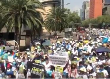 Manifestantes avanzan hacia el congreso capitalino; rechazan el aborto