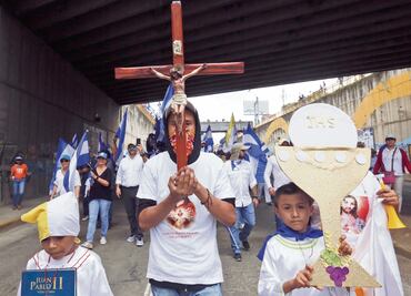 Marchan opositores por obispos en Nicaragua