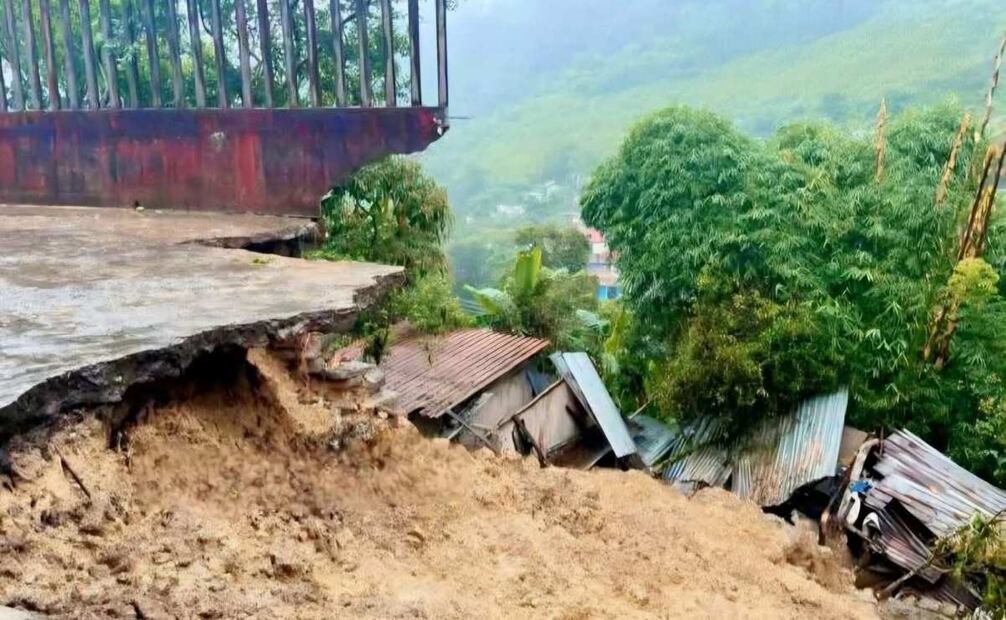 Deslave de tierra afecta a escuela de Pisaflores. Hidalgo (16/09/2025). Foto: Especial