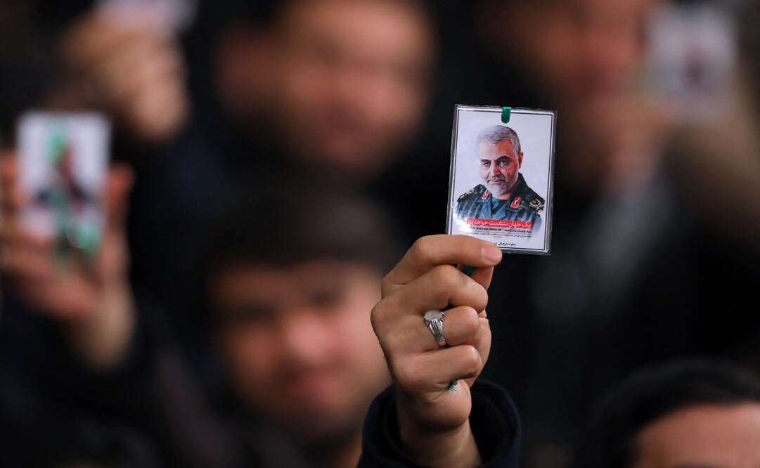 Participants holding a photo of Iranian commander Qasem Soleimani during mourning ceremony - Photo: SalamPix / ABACAPRESS.COM via REUTERS