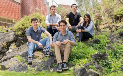 UNAM students create method to dye clothing with bacteria