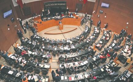 Develan placa alusiva al Movimiento Estudiantil del 68 en el Senado