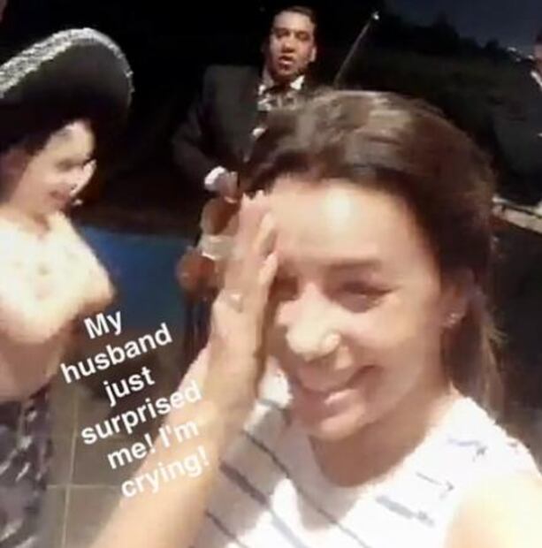 Pepe Bastón hace llorar a Eva Longoria con serenata