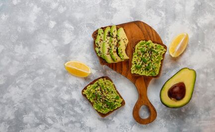 Cómo hacer la famosa tostada de aguacate