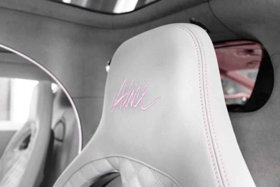 Hombre encarga Bugatti Chiron personalizado como regalo de San Valentín para su esposa
