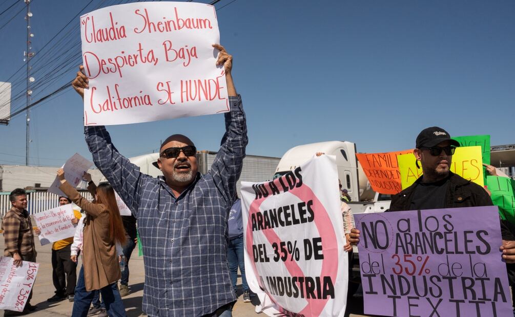 Protesta de trabajadores por aumento de aranceles del 35% en la industria textil. 
Tijuana, Baja California a 24 de marzo 2025. Foto: Especial