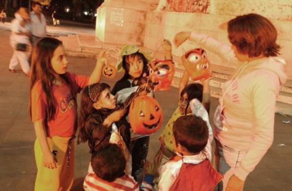 “Pedir calaverita” no es sólo tradición gringa 