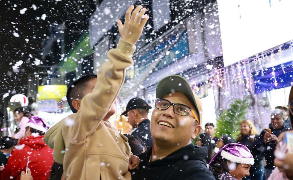 Más de 20 mil asistentes han disfrutado la pista de hielo en Ecatepec (15/12/2025). Foto: Especial