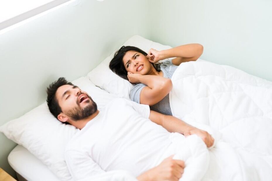 Dormir con el método escandinavo. Fuente: Freepik