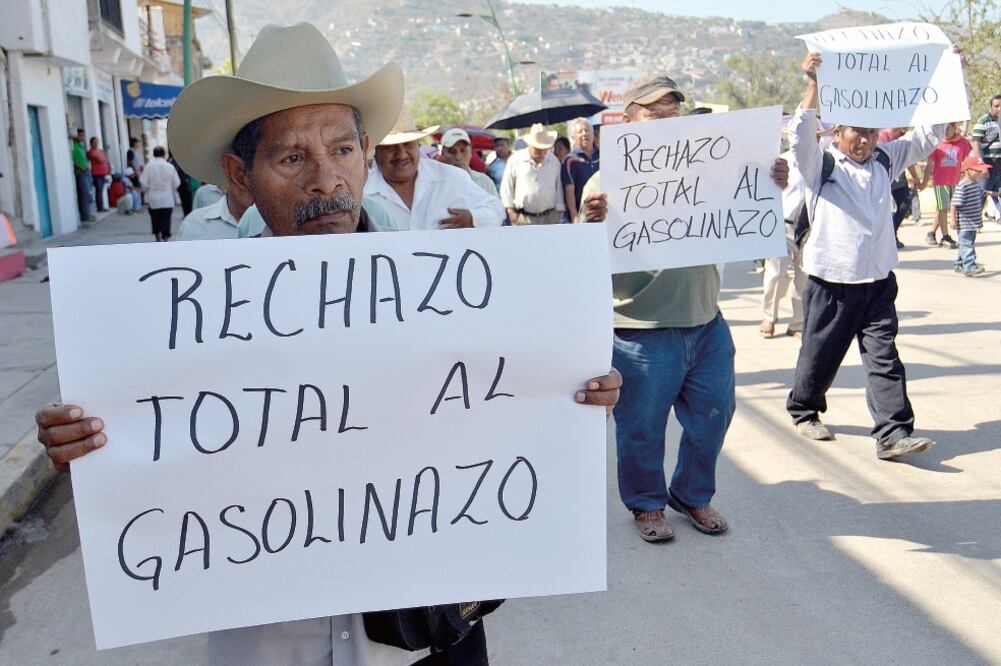 En el Partido Revolucionario Institucional existen procedimientos administrativos para reintegrar recursos a dirigentes por el uso de gasolina, mientras que en el PRD se paga el combustible a los integrantes del Comité Ejecutivo Nacional. (SALVADOR CISNE)