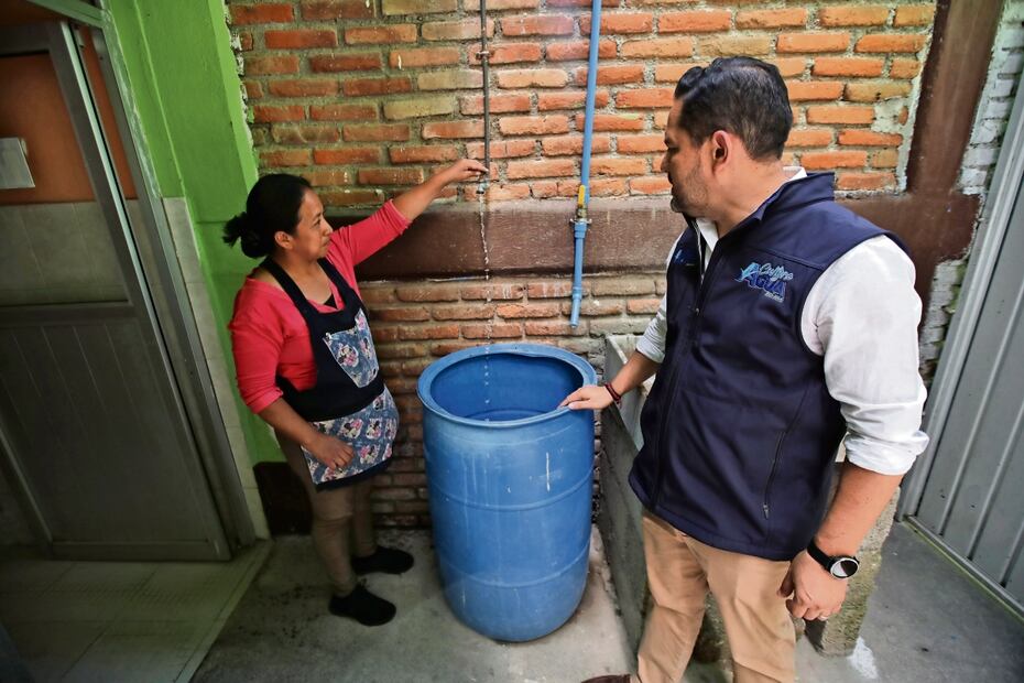 Cosechan agua de  lluvia para enfrentar escasez