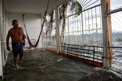 Cierran Manzanillo a embarcaciones menores por 'Marty'