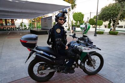 El paramédico de mascotas que va en moto y atiende reportes en TikTok