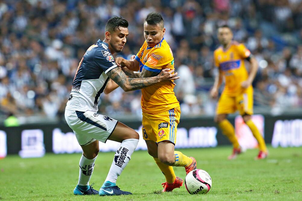 Imago7, Jesús Zavala y Lucas Zelarayán durante el partido de la jornada 17 del torneo Apertura 2017
