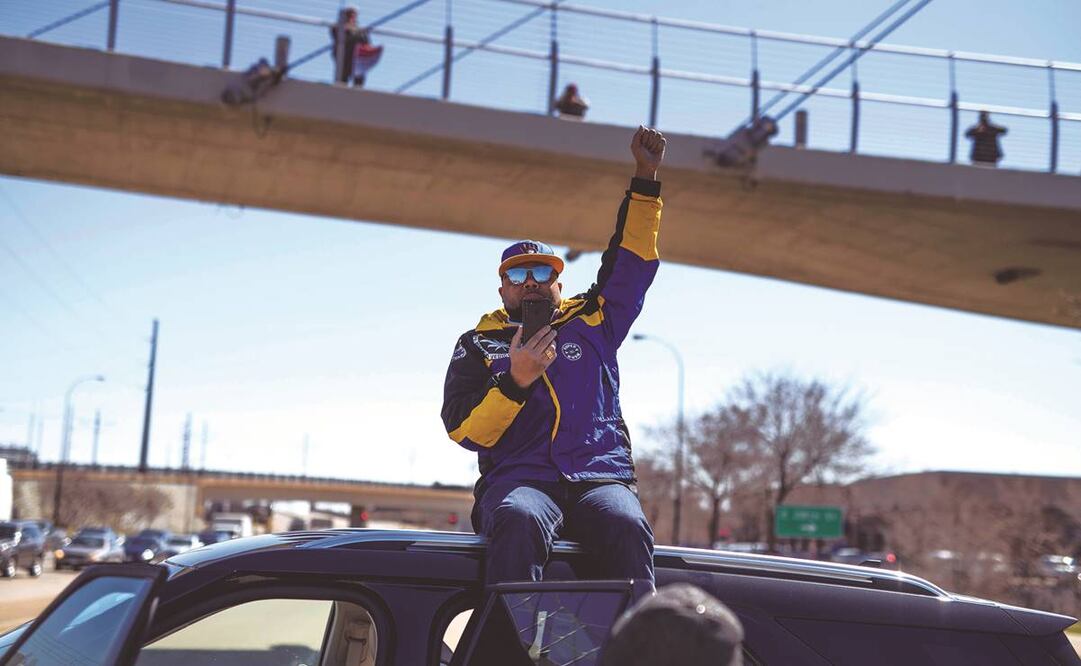 Un manifestante pide justicia para Floyd, en Minneapolis. Foto: Stephen Maturen/ AFP.