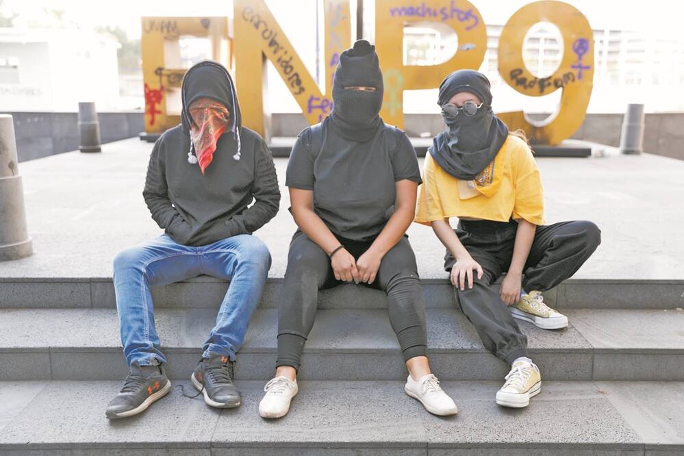 Los paristas en la Preparatoria 9 señalan que las autoridades universitarias no buscan diálogo, sino ubicar gente y después llevarla al Tribunal Universitario o proceder legalmente contra ellos. Fotos: IVÁN STEPHENS. EL UNIVERSAL