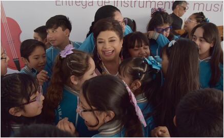 Clara Brugada arranca entrega de instrumentos musicales en primaria Gabino Barrera
