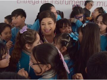 Clara Brugada arranca entrega de instrumentos musicales en primaria Gabino Barrera