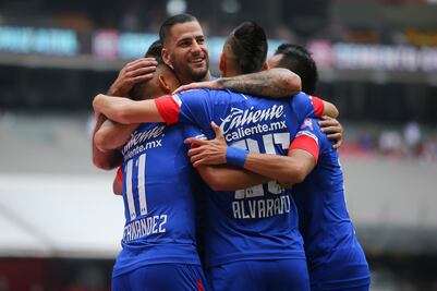 Cruz Azul vence a Rayados y recupera el liderato