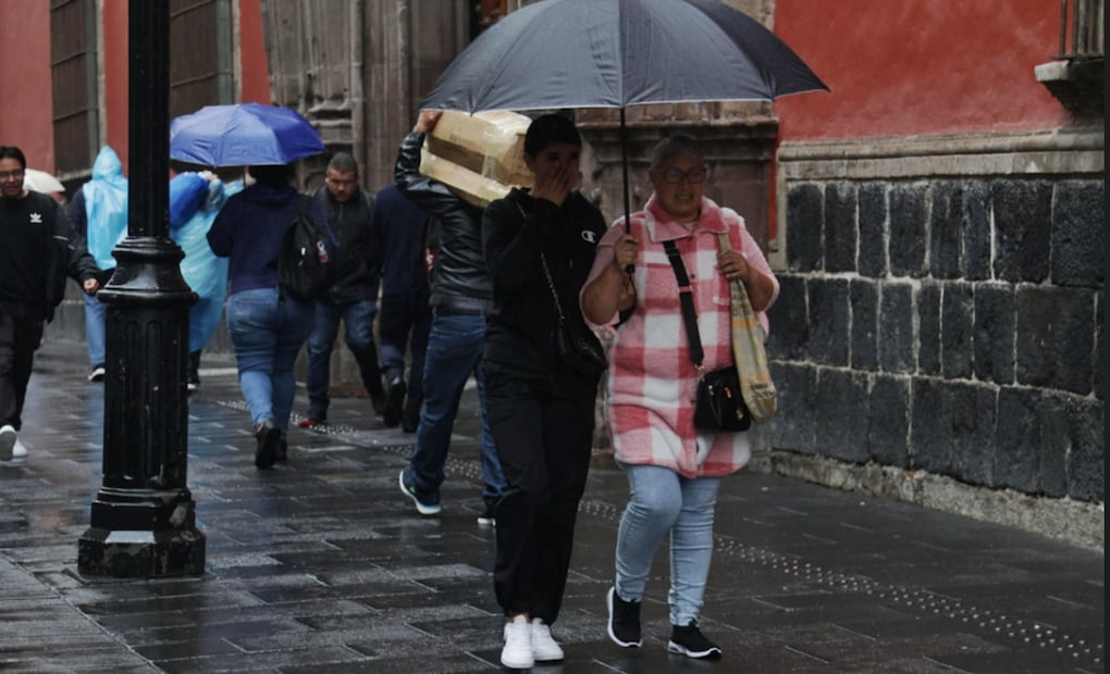 Lluvias se registran en el Centro Histórico de la Ciudad de México, el martes 24 de junio de 2025. Foto: Carlos Mejía/EL UNIVERSAL