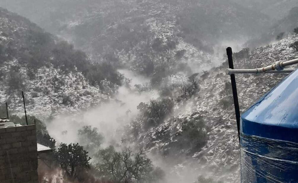 En Jardines de Morelos y Las Américas cayó una fuerte granizada con bolas de hielo de hasta cuatro centímetros de diámetro, reportaron los propios vecinos. Foto: Especial