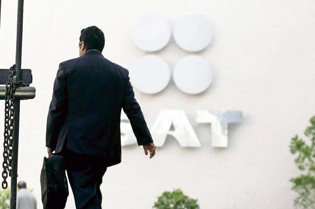 Fiscalistas opinan que no tendrá éxito en el retorno de capitales con el cambio que realizó el SAT en las reglas (ARCHIVO EL UNIVERSAL)