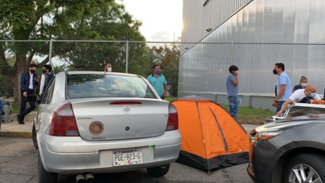 Enfermera inyecta "aire" a una joven al ir a vacunarse contra Covid-19 en Michoacán
