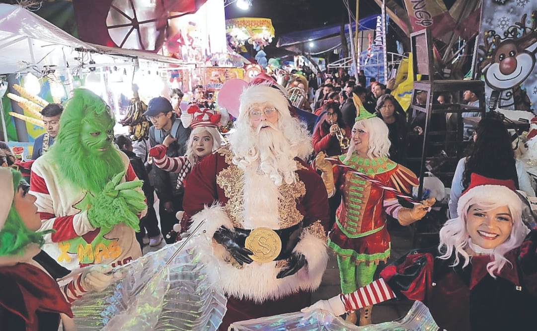 Familias acuden al Parque de los Periodistas Ilustres para tomarse la foto, por un costo de hasta $300. Foto: de Gabriel Pano. El Universal