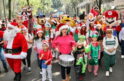 Realiza la alcaldía Cuauhtémoc su desfile navideño