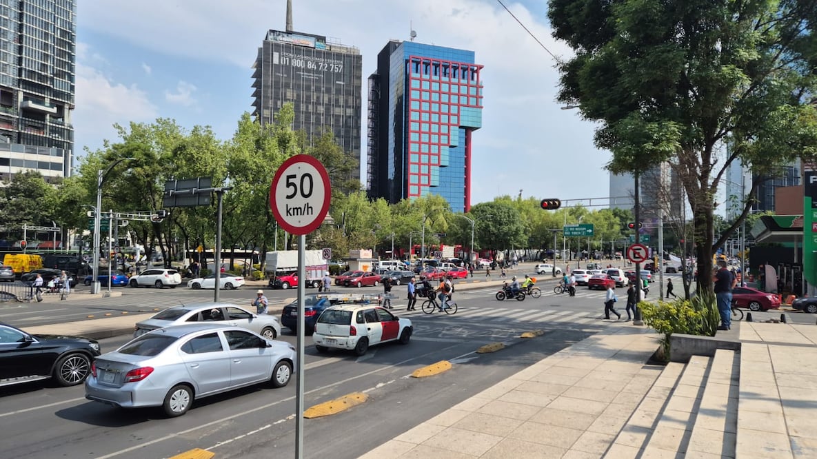 Luego de 5 horas de bloqueo, Integrantes de la CNTE liberaron el paso en el Paseo de la Reforma. (Foto: Jorge Alejandro Medellín/ EL UNIVERSAL)
