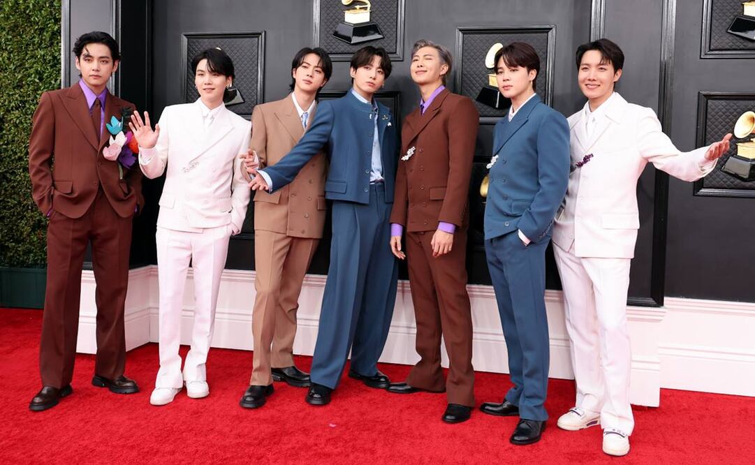 La banda arribó este domingo a la alfombra roja de los Grammy. Foto: AFP